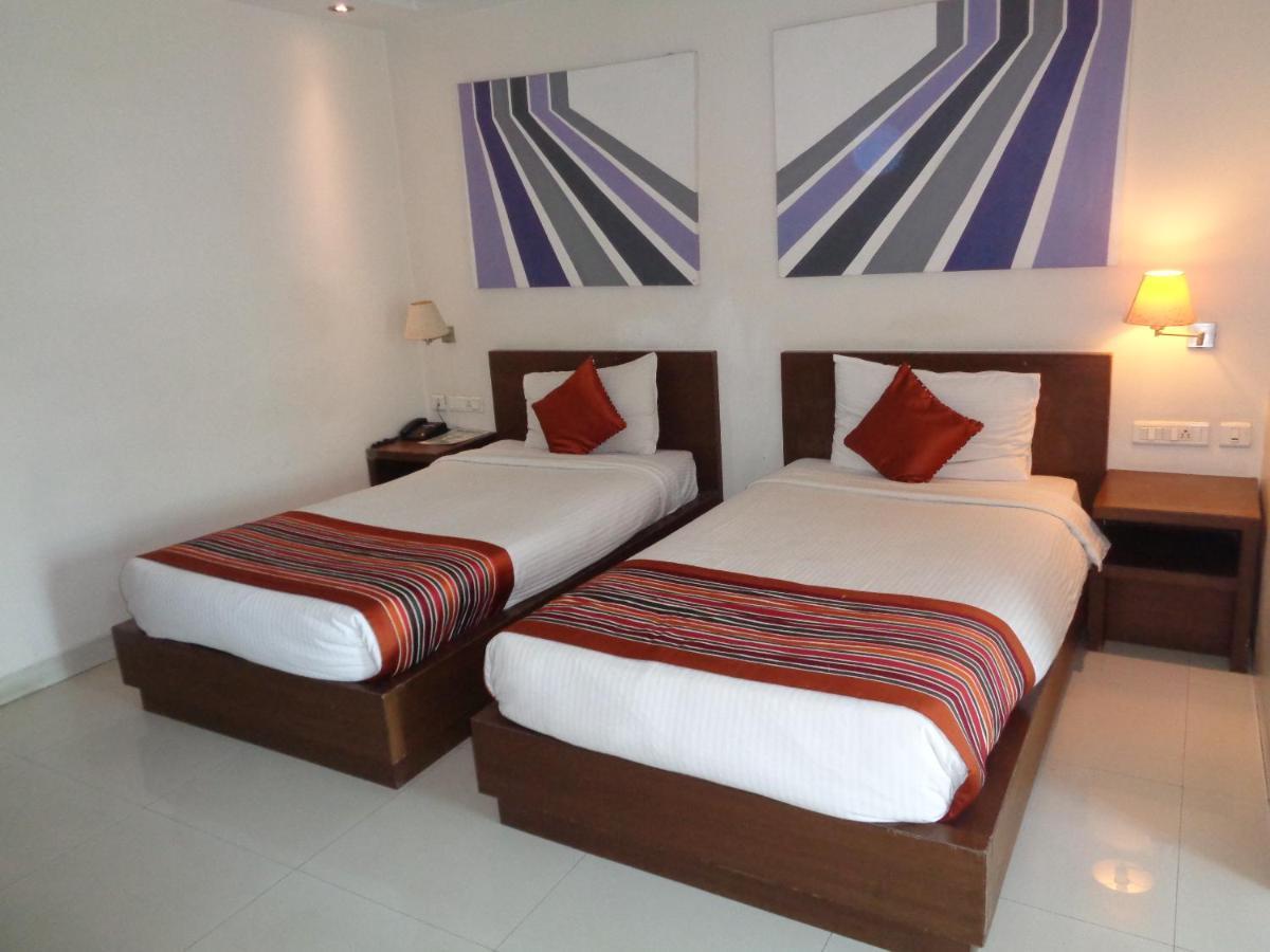 Orbit Hotel - Bagdogra Екстер'єр фото