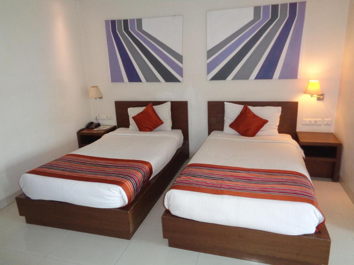 Orbit Hotel - Bagdogra Екстер'єр фото