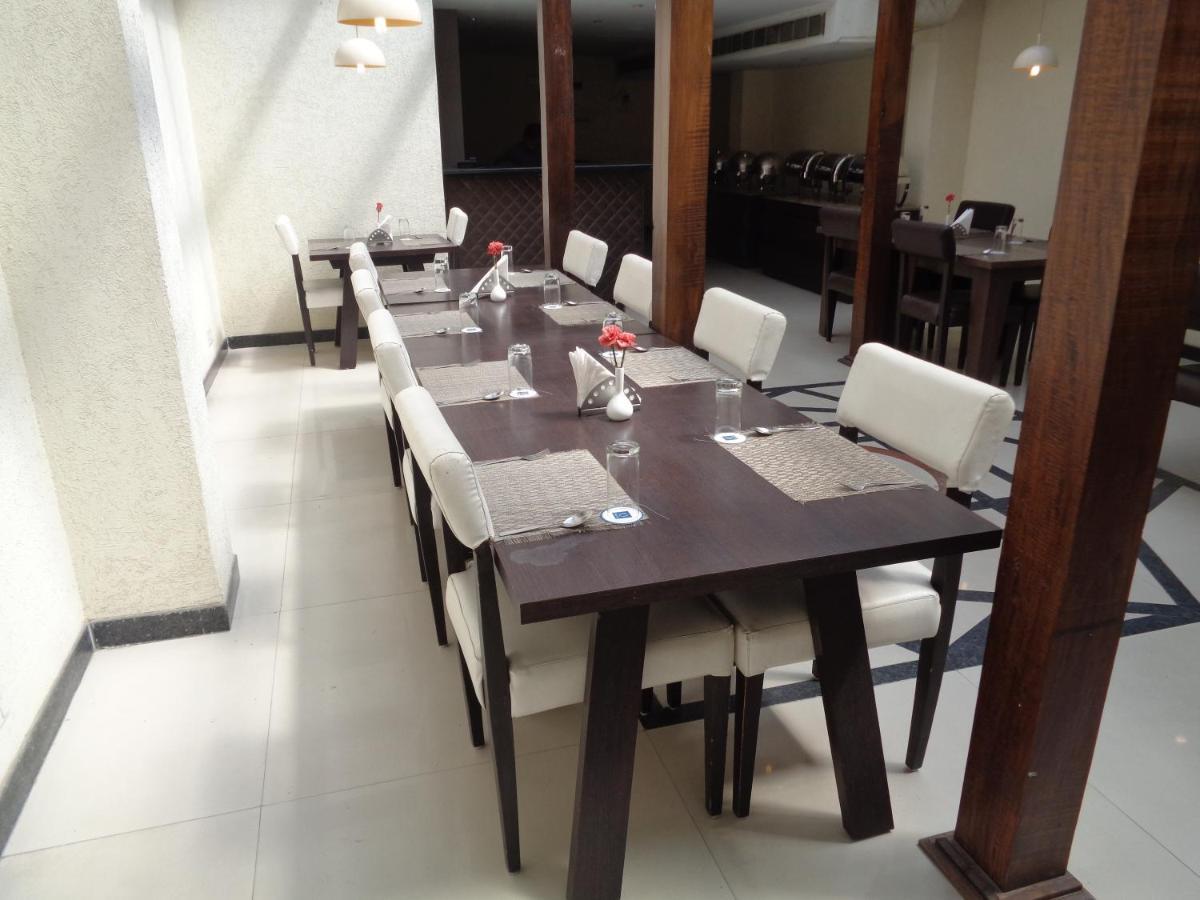 Orbit Hotel - Bagdogra Екстер'єр фото