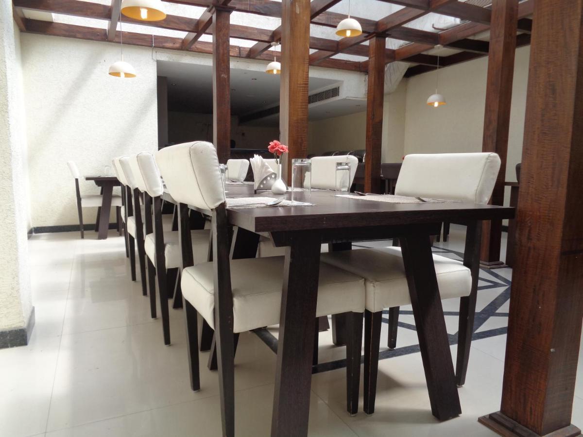 Orbit Hotel - Bagdogra Екстер'єр фото