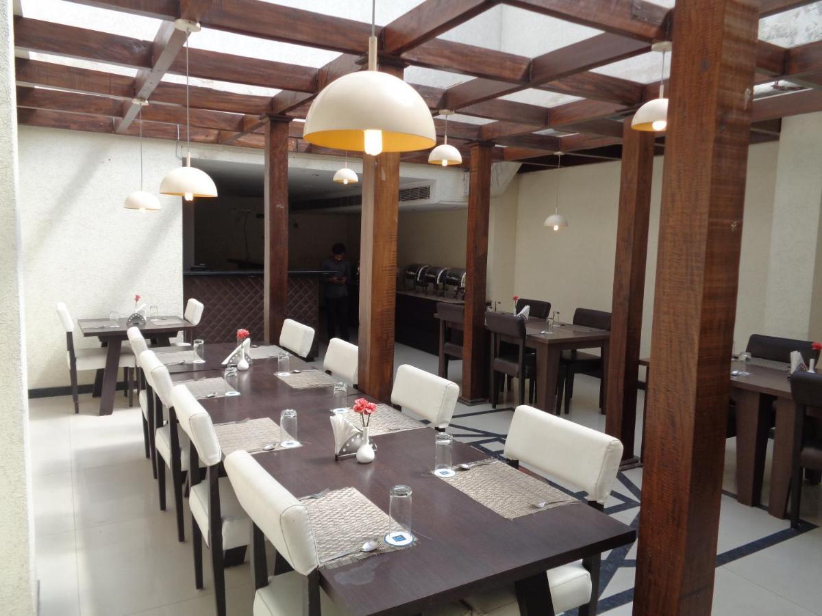 Orbit Hotel - Bagdogra Екстер'єр фото