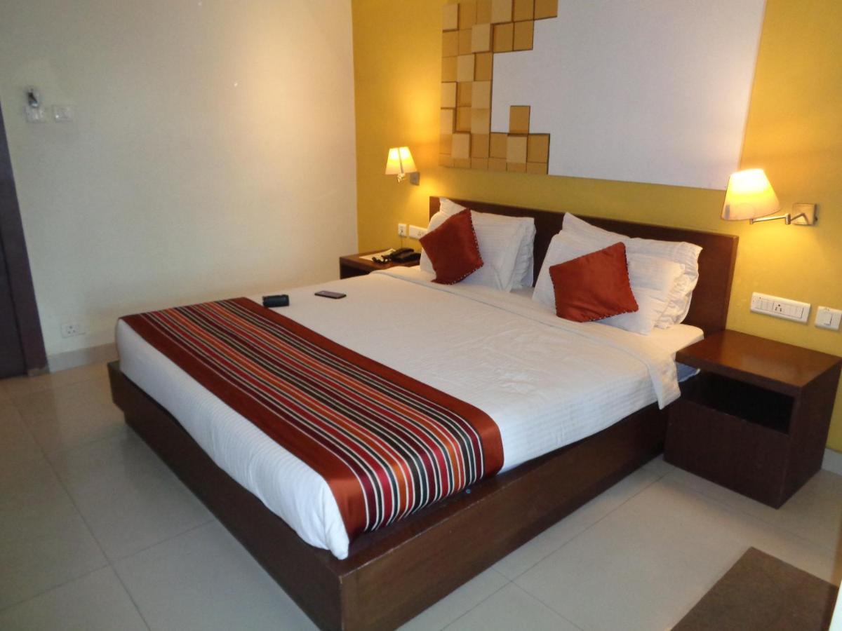 Orbit Hotel - Bagdogra Екстер'єр фото