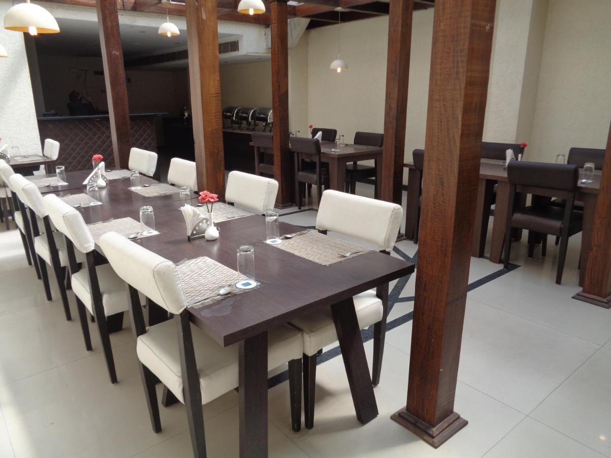 Orbit Hotel - Bagdogra Екстер'єр фото