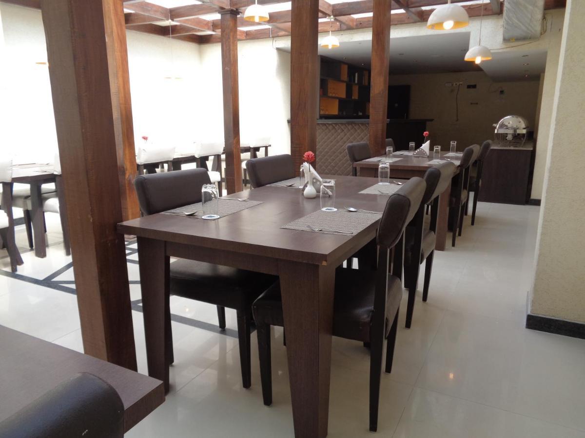 Orbit Hotel - Bagdogra Екстер'єр фото