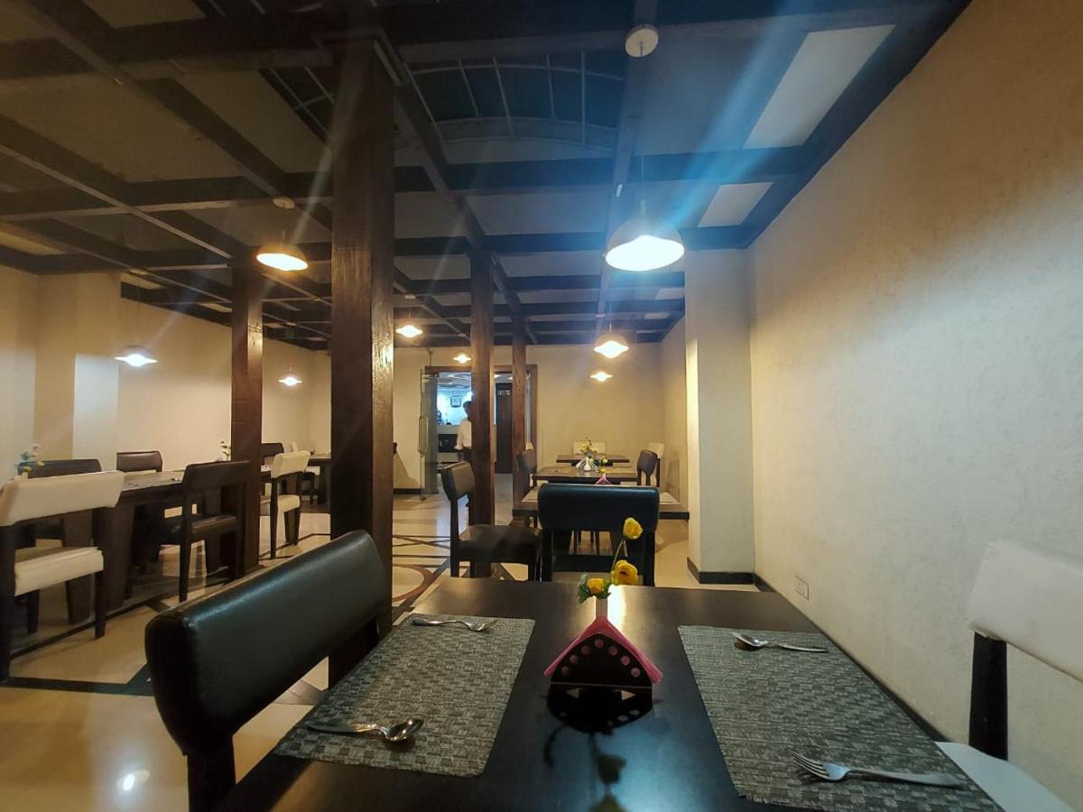 Orbit Hotel - Bagdogra Екстер'єр фото